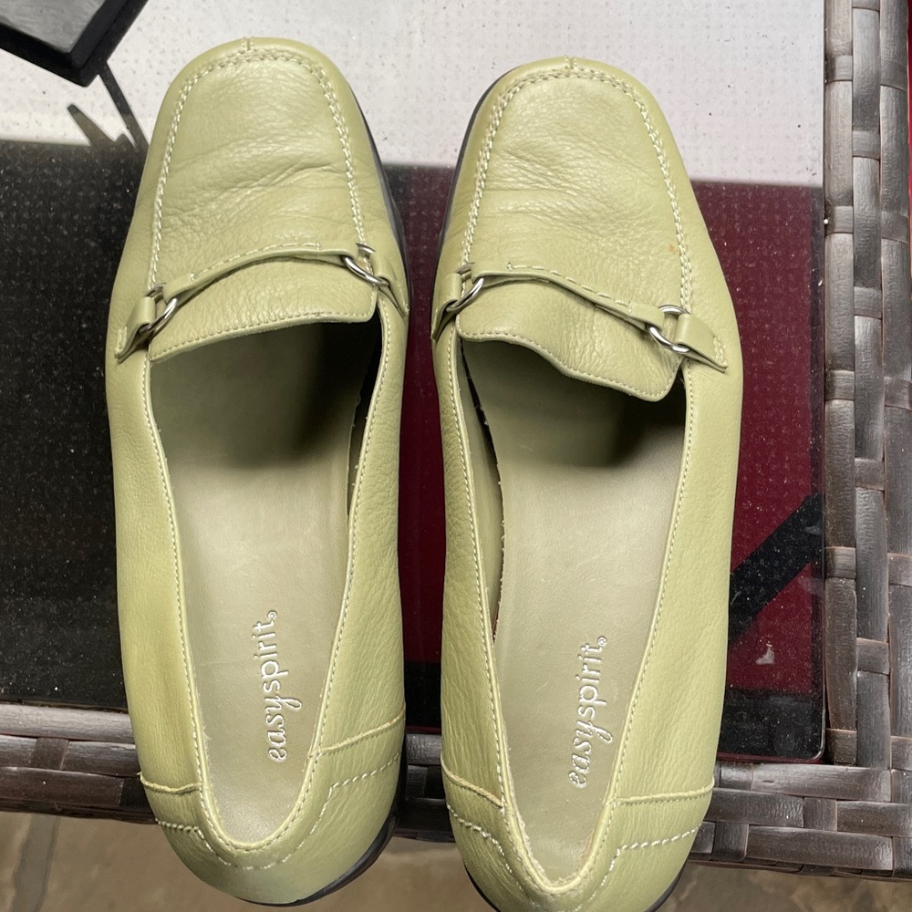 Easy Spirit Shoes Womens 7.5 Loafers Leather Comfort Slip On.celery green